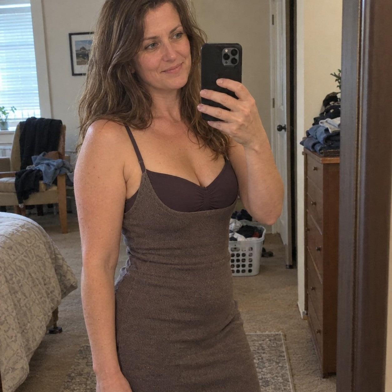 Woman side-on in a fitted knit dress, waist smooth